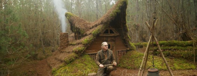 Building a Complete Survival Mini House with dead wood thorns Building a Complete Survival Mini House with dead wood thorns