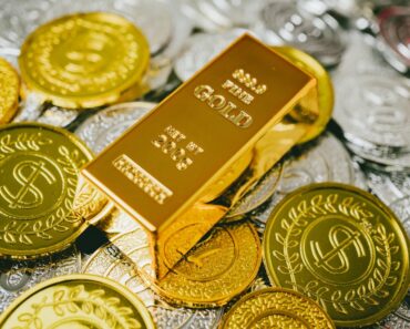 Gold and Silver Face Off in 2025: Which Precious Metal